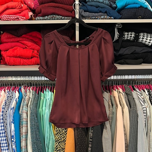 Express burgundy shirt puff sleeve back button keyhole closure top size XS - Picture 1 of 3